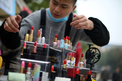 洗剤液ミルクティーや輸血ドリンク、口紅チョコ… 中国で出回る紛らわしい食品