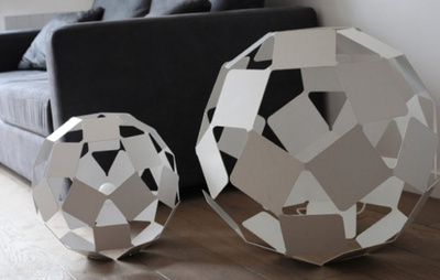 光と影が遊ぶ、「ネンド」のダンシングクスエアランプ