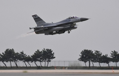 米軍のF16戦闘機、韓国で墜落
