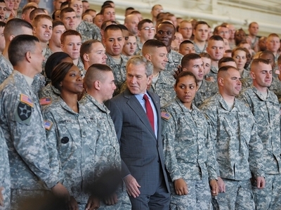 レズビアンの米脱走兵、カナダに難民認定求める