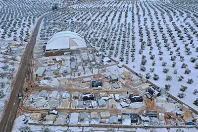 避難民キャンプに大雪 シリア北部アフリン