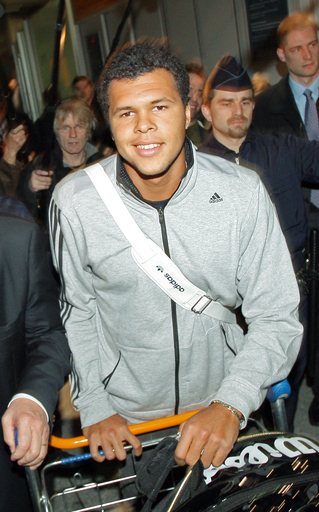 全豪準優勝のジョーウィルフリード・ツォンガ フランスに凱旋帰国