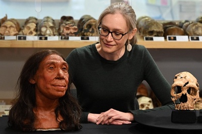 7万5000年前のネアンデルタール人女性の顔復元 英