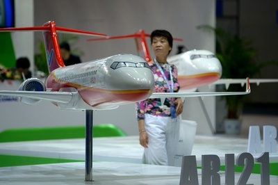 中国初の国産ジェット機、6年遅れで年内にも初納入か 報道