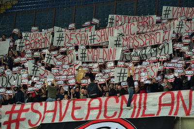 ベルルスコーニ氏、ミランの株式過半数を売却へ 伊報道