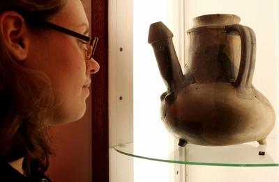 浮気疑った夫、妻の相手のペニス切り落とす インド