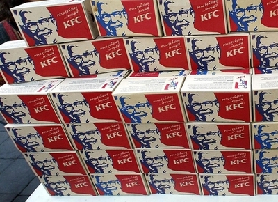 地震に便乗「チキン買って」、KFCタイ法人の宣伝に非難殺到