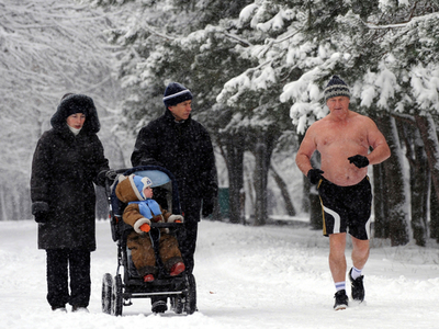 雪の中で半裸ランニング？ ベラルーシ