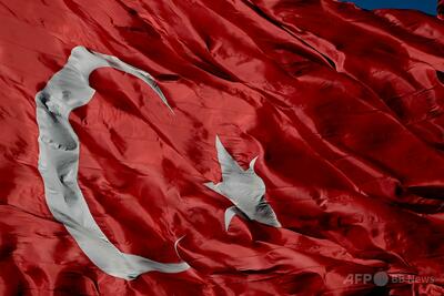 妊娠8か月の女性がバルコニーから転落死、夫拘束 トルコ