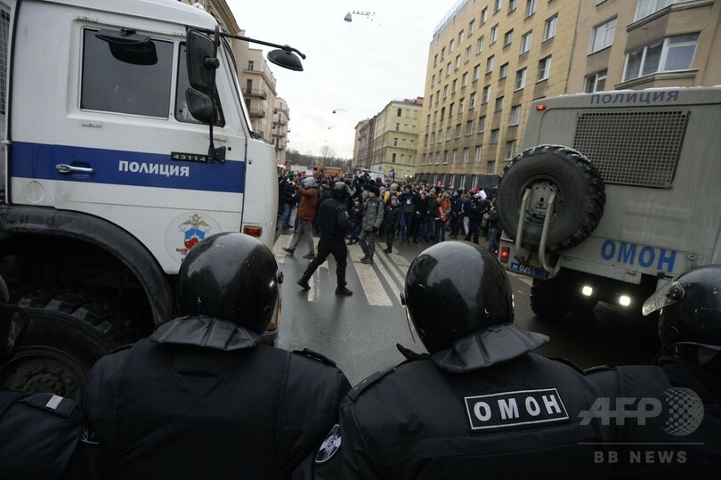 ロシア各地で大統領選の抗議デモ、野党指導者を一時拘束