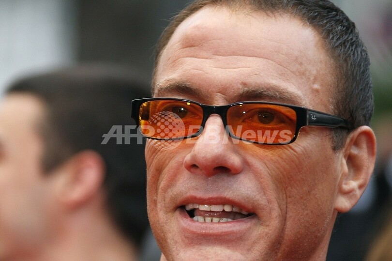 「100%健康」、ジャン・クロード・ヴァン・ダムが心臓発作報道を否定