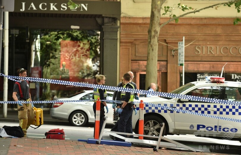 車が複数の歩行者はねる、3人死亡20人負傷 豪メルボルン