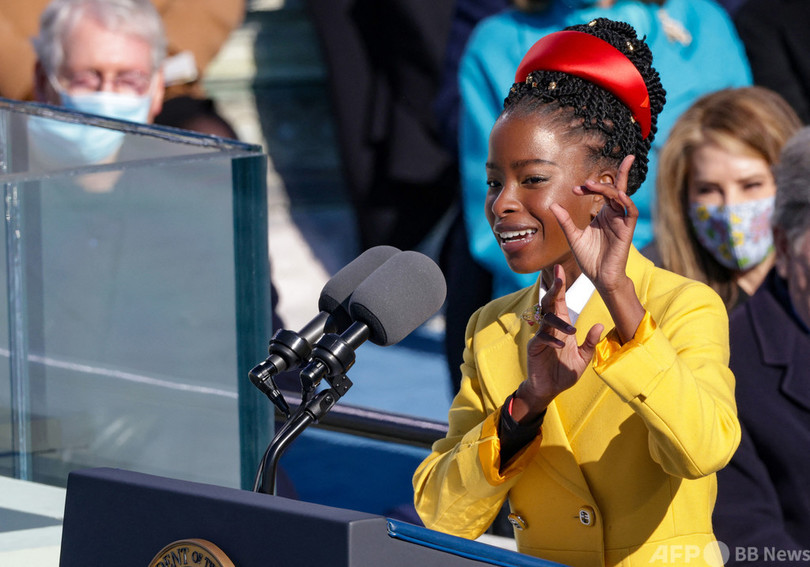 黒人詩人作品でまた騒動、「属性」理由に白人翻訳者の契約解除