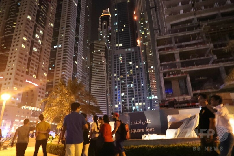 ドバイの超高層マンション「ザ・トーチ」で火災、上層階まで延焼