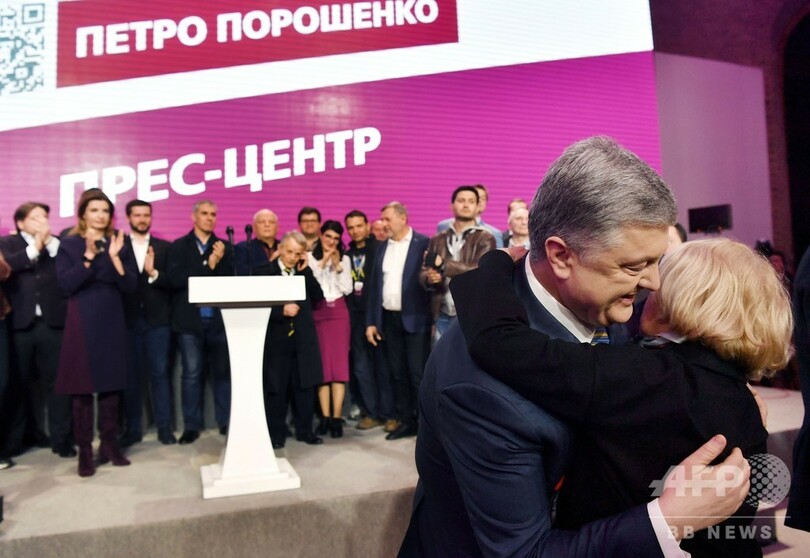 ウクライナ大統領選 コメディアン候補が当選確実 