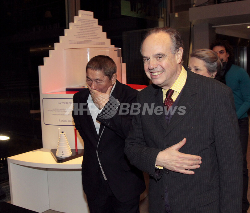 北野武が仏芸術文化勲章を受章、カルティエ現代美術財団で展覧会