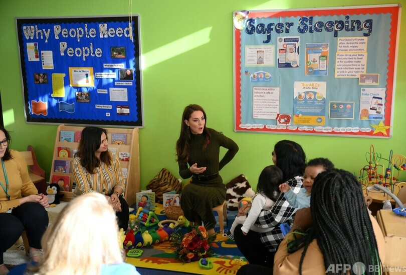 キャサリン妃、育児支援施設を訪問