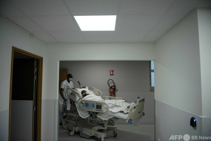 英、新規感染が2日連続最多 仏は渡航制限