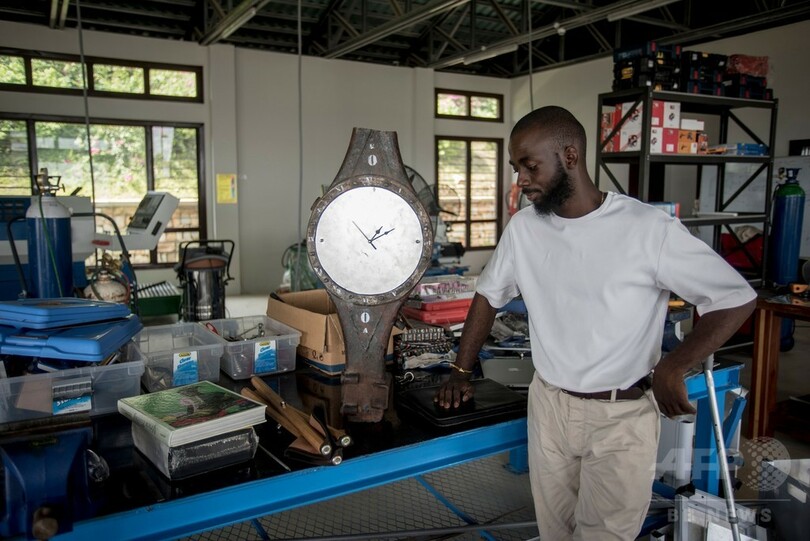 電子廃棄物を高級家具に、暗黒郷の労働者救う取り組み ガーナ