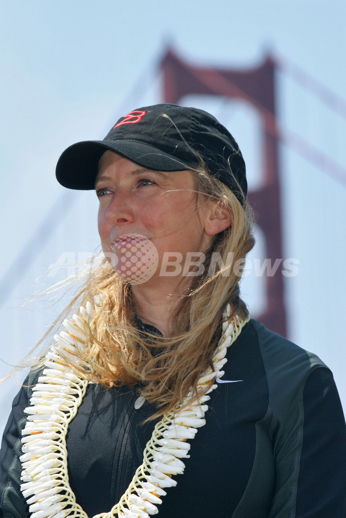 英国人女性、世界初の手こぎボートによる太平洋単独横断に出発