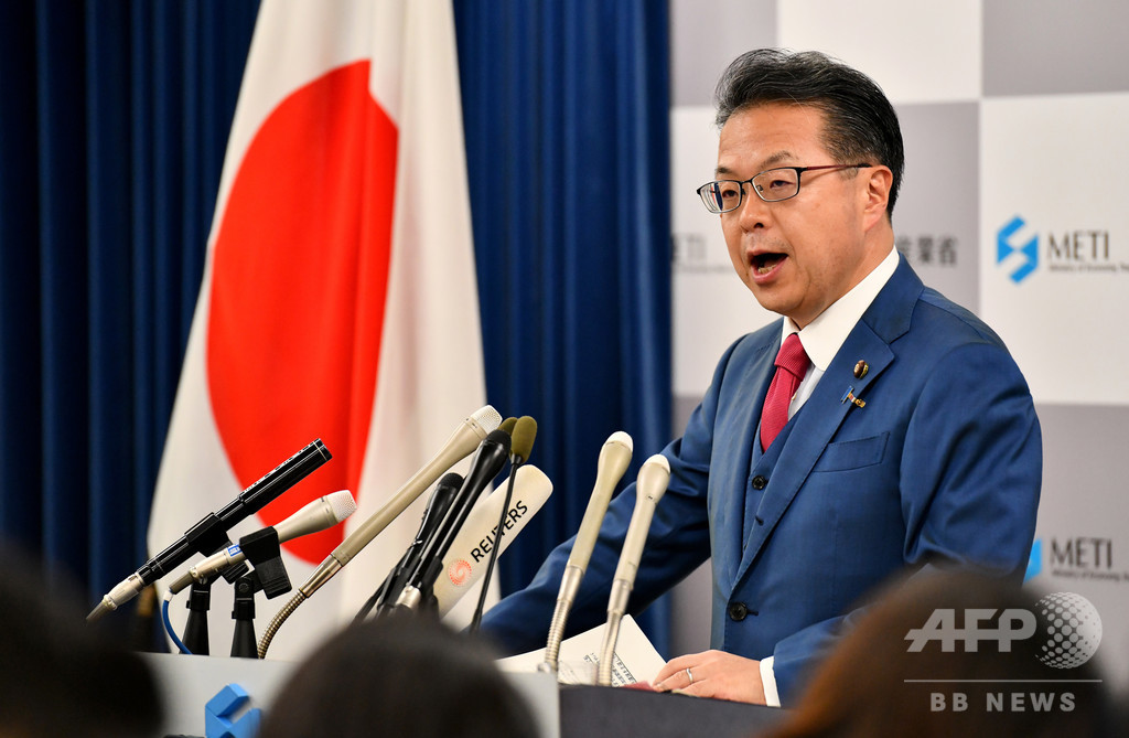 世耕経産相、韓国の日本優遇国除外に「根拠が全く不明」 世耕経産相、韓国の日本優遇国除外に「根拠が全く不明」