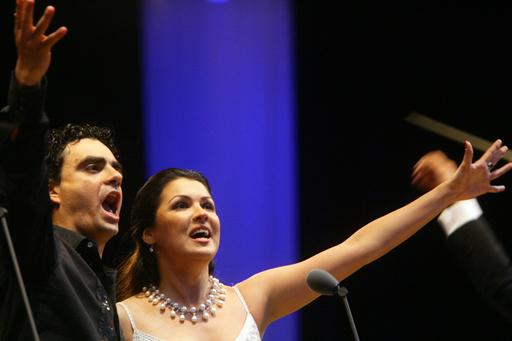 アンナ・ネトレプコ、ローランド・ヴィラゾンと共にハンブルクで公演