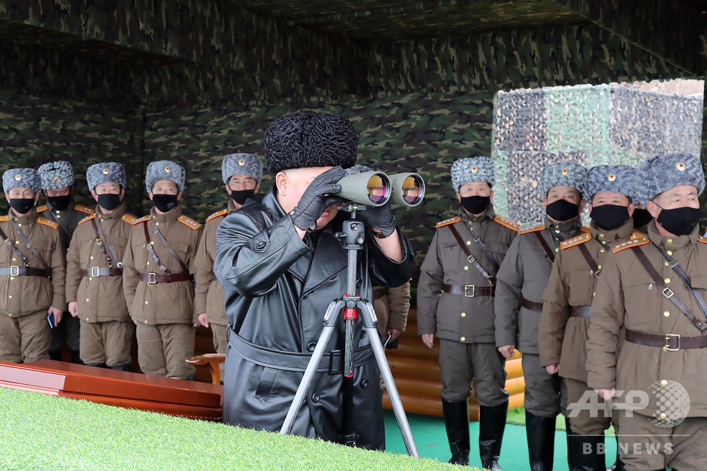 マスクを着けない金正恩氏、威厳保つイメージ戦略か