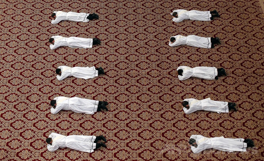児童への性的虐待で2年間に400人が聖職失う、バチカンが公表 児童への性的虐待で2年間に400人が聖職失う、バチカンが公表