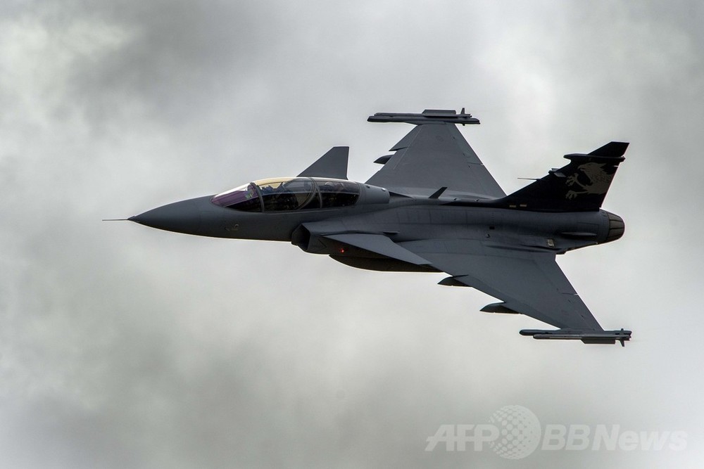 戦闘機B8型グリップ　三菱電機 ブラジルの次期戦闘機、グリペンNGに決定 36機購入 写真6枚 国際