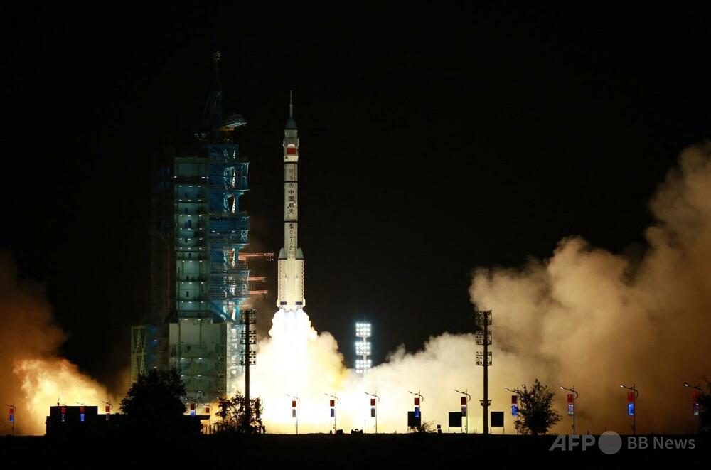 中国、有人宇宙船の打ち上げ成功 初の香港人飛行士乗せて「天宮」にドッキング