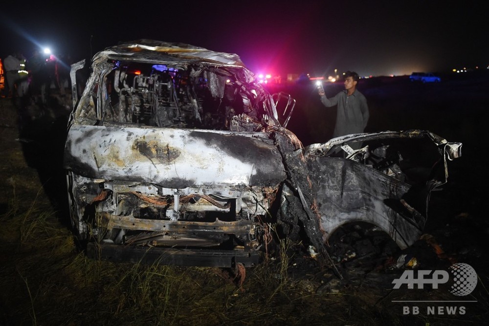 乗客輸送中のワゴン車が衝突 炎上 15人死亡 パキスタン 写真5枚 国際ニュース Afpbb News