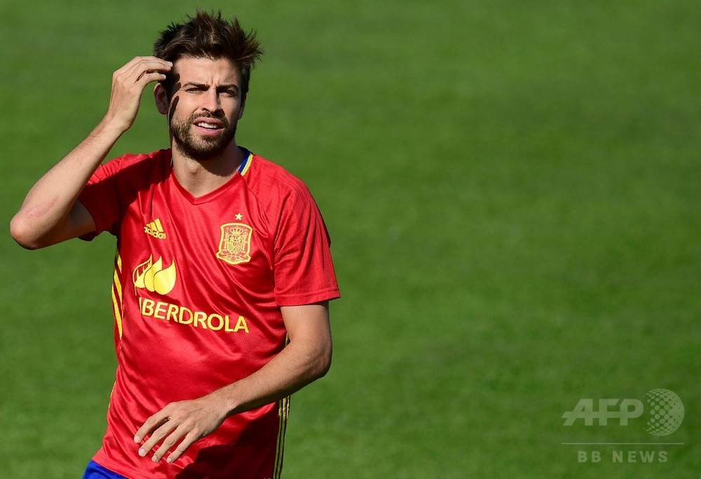 カタルーニャ独立問題で批判受けたピケ、「スペイン代表としてプレー