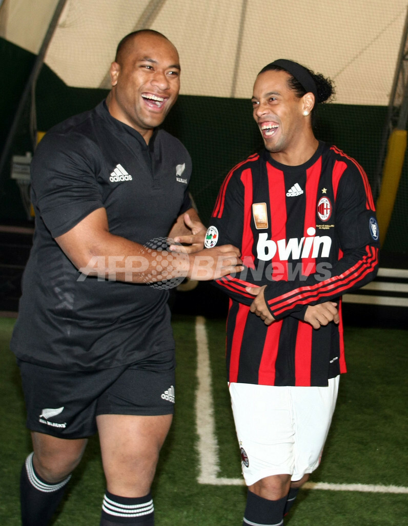 ACミランの練習場にオールブラックスが登場 写真4枚 ファッション