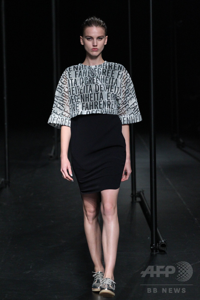 水銀の凝固点をタウンウェアで表現、「エー ディグリー ファーレンハイト」15年春夏