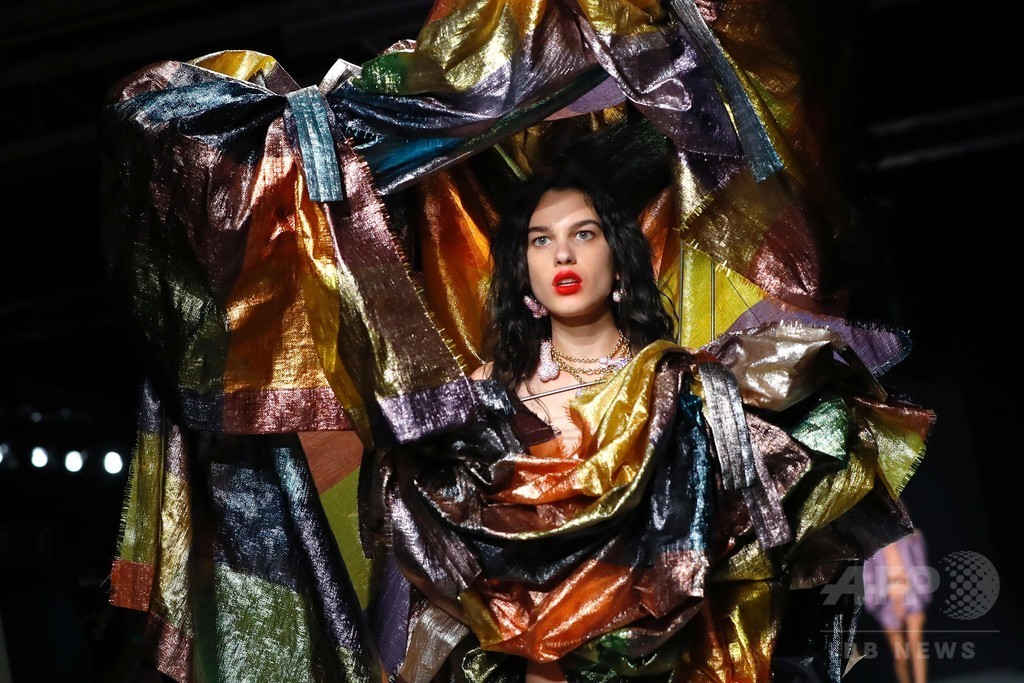 「アンドレアス・クロンターラー フォー ヴィヴィアン・ウエストウッド」17年春夏