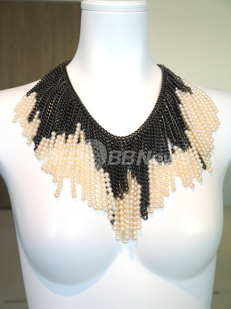 ロンドンの気鋭デザイナーを起用、TASAKI新ブランド「メラニー・ジョージャコプロス タサキ」