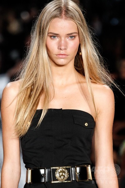 アンソニー・バカレロとコラボ、「ヴェルサス ヴェルサーチ」15年春夏