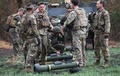 フィリピンの首都マニラ北方での軍事演習に参加する米比両軍兵士（2023年4月13日撮影）。(c)Ted ALJIBE/AFP