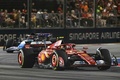 24F1第18戦シンガポールGP決勝。レースに臨むフェラーリのカルロス・サインツ・ジュニア（2024年9月22日撮影）。(c)Lillian SUWANRUMPHA/AFP