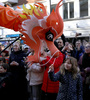英ロンドンで春節のイベントを楽しむ市民ら（2025年2月2日撮影）。(c)Xinhua News