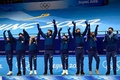 北京冬季五輪、フィギュアスケート団体戦。表彰式で喜ぶ米国の選手（2022年2月7日撮影）。(c)WANG Zhao / AFP
