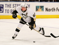 ショットを放つペンギンズのシドニー・クロスビー（%%Sidney Crosby%%）。(c)AFP/Getty Images Al Bello