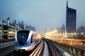 アラブ首長国連邦（UAE）ドバイ首長国で試運転中の地下鉄（2009年8月9日撮影）。(c)AFP/Road and Transport Authority