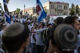 イスラエル人、エルサレムの日の行進で「アラブ人に死を」 と叫ぶ 乱暴狼藉も