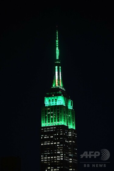 エンパイアステートビルも緑色に、聖パトリック・デー 写真4枚 国際