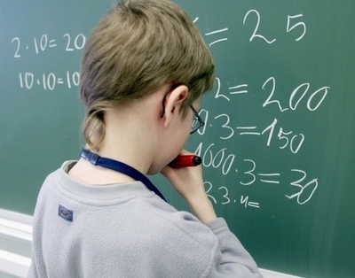 「18人を1日3人ずつ殺すと…」小学校教諭がトンデモ割り算出題