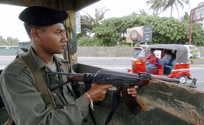 反政府派の攻撃恐れ、貿易センタービルへの車両乗り入れ禁止 - スリランカ
