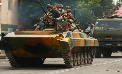 キルギスの民族衝突、死者80人超 2度目の非常事態宣言