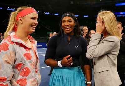 セレーナとボズニアツキ、友人同士がエキシビションで対戦