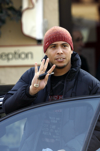 ＜サッカー セリエA＞ロナウド ミランの練習施設ミラネッロを訪れる - イタリア